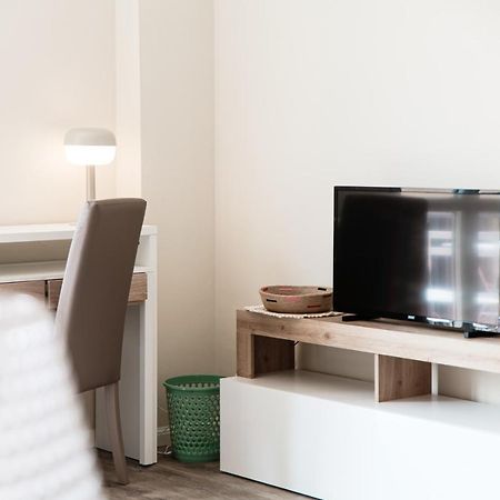 Lovely Suite With Private Parking In Como Exteriör bild