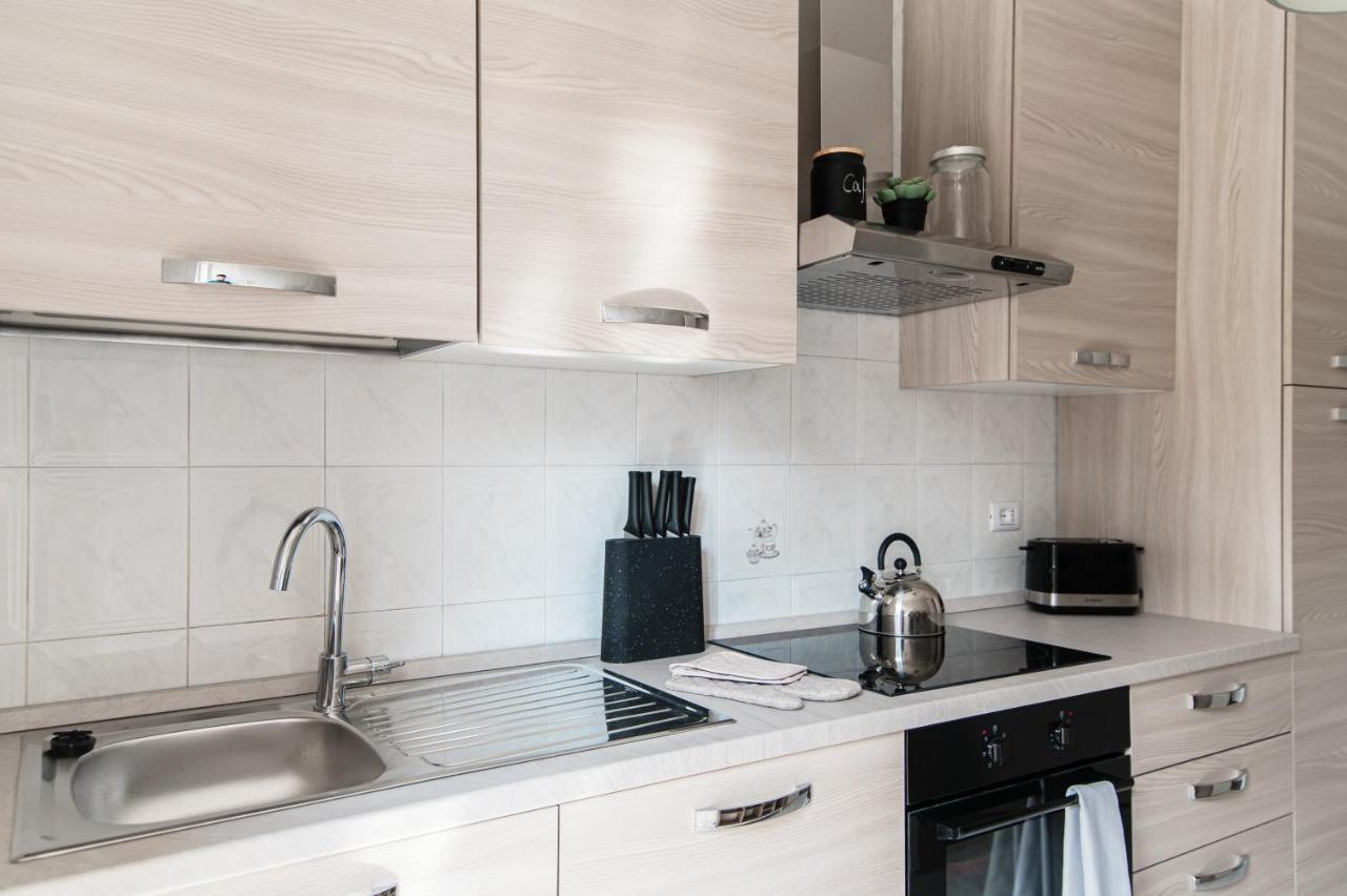 Lovely Suite With Private Parking In Como Exteriör bild