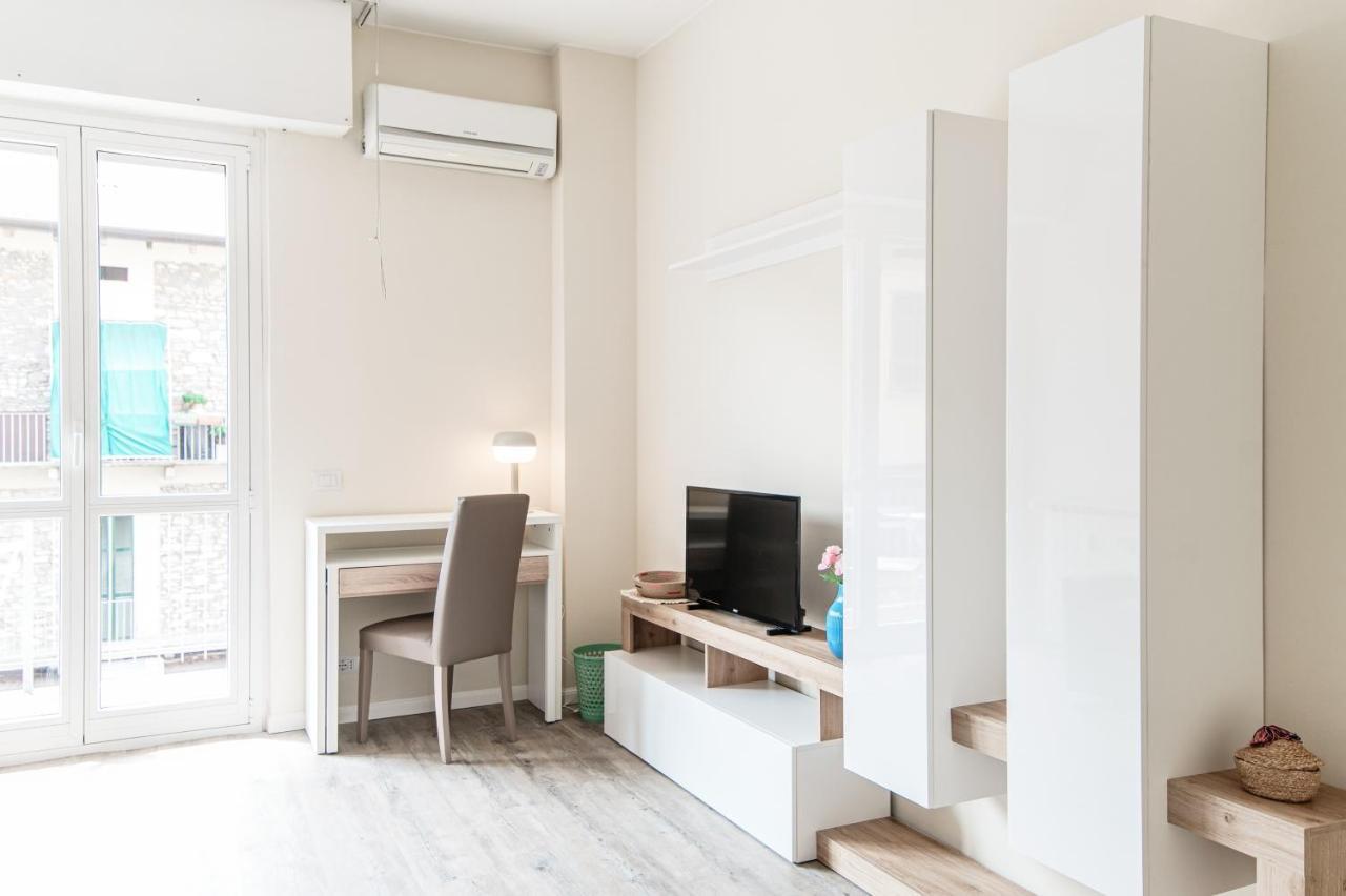 Lovely Suite With Private Parking In Como Exteriör bild