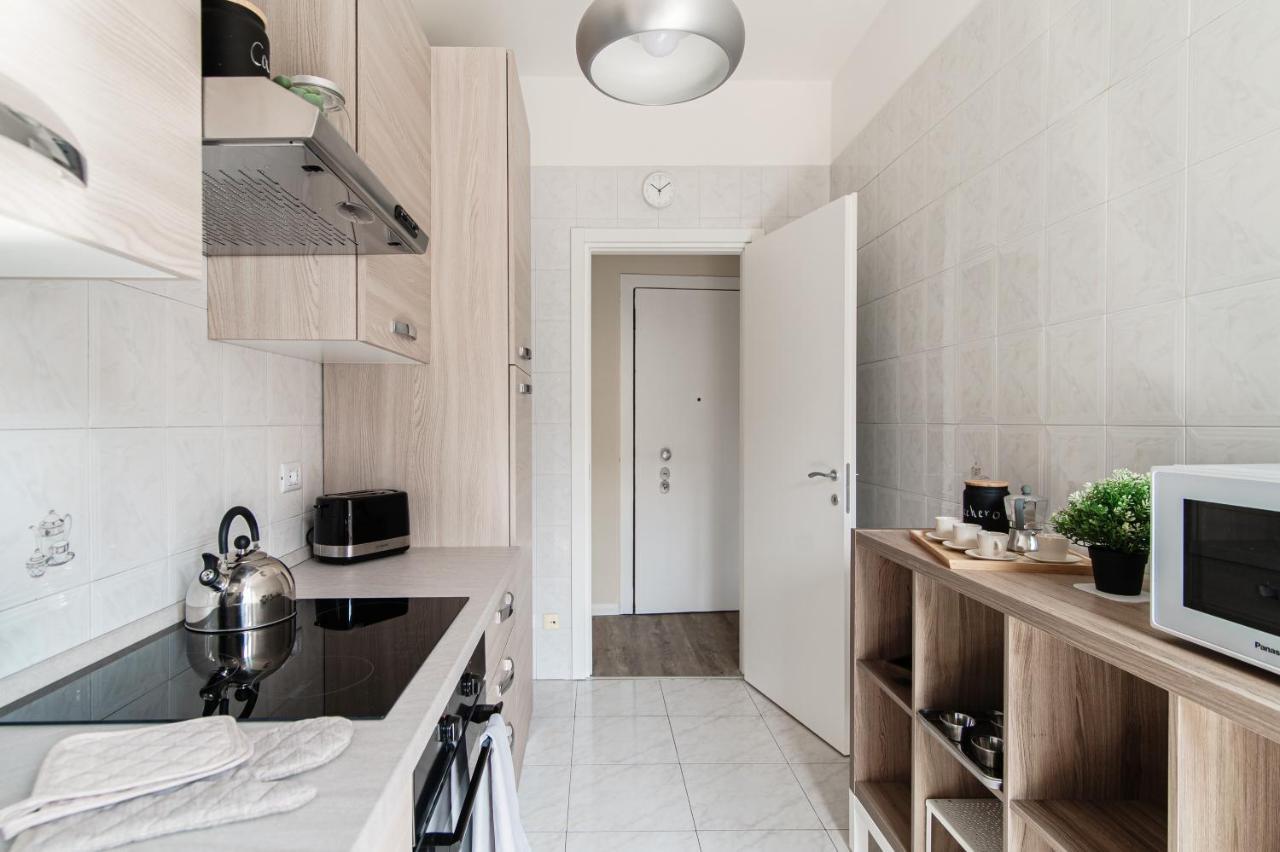 Lovely Suite With Private Parking In Como Exteriör bild